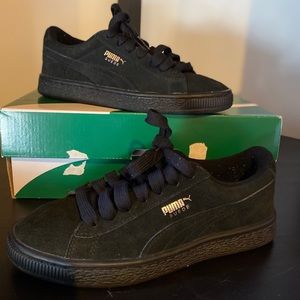 Puma Suede Jr tennis shoes black sz4